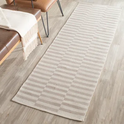 Ashley Safavieh Montauk Collection 2'3" X 7' Runner Rug In Gray