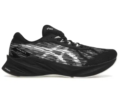 Pre-owned Asics Men's  Novablast 3 Sneakers In Black/white In Multi