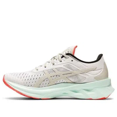 Asics (wmns)  Novablast Sps 'white Green' In Metallic