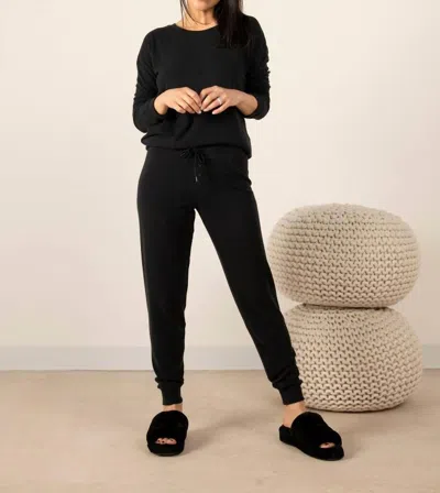 Aspen Dream Cozy Long Sleeve Crew Neck Top In Black