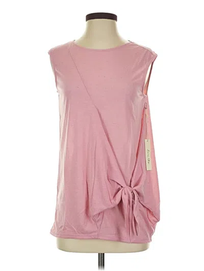 Assorted Brands Sleeveless T-shirt In Pink