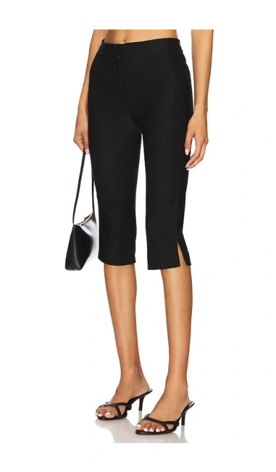 Astr Cardin Capri Pants In Black