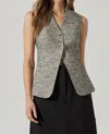 Astr Delphia Vest In Blk Speckle In Multi