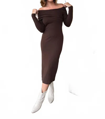 ASTR JADA OFF SHOULDER MIDI DRESS IN CHOCOLATE