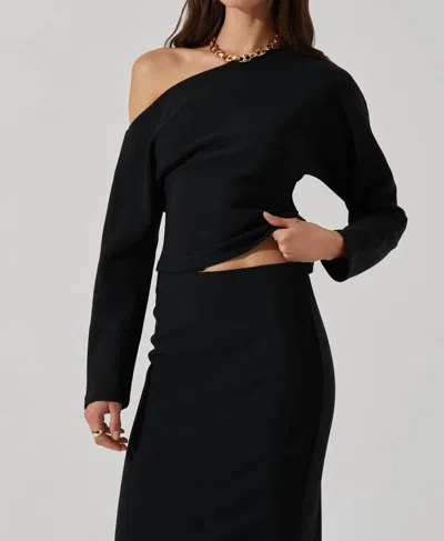 Astr Kana Off Shoulder Top In Black