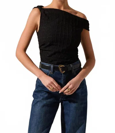 Astr Lindy Off The Shoulder Top In Black