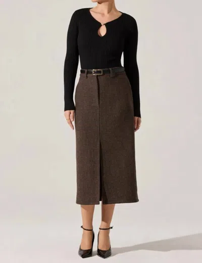 Astr Lynly Ribbed Keyhole Sweater In Black