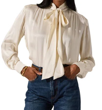 Astr Mabry Long Sleeve Top In Cream In White