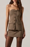 Astr The Label Milani Houndstooth Strapless Button-up Top In Brown