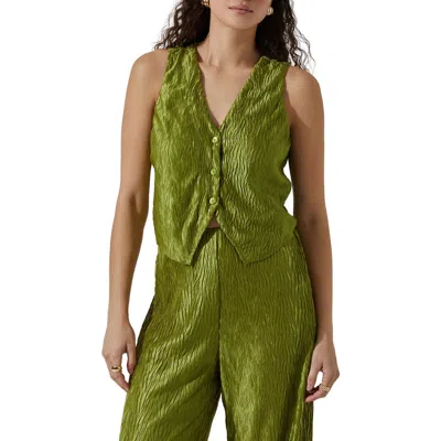 Astr The Label Plissé Vest In Avocado