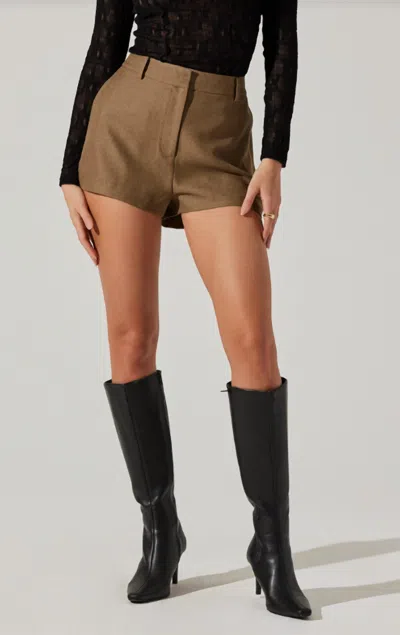 Astr Wynn Shorts In Walnut In Brown