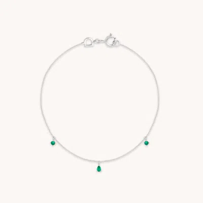 Astrid &amp; Miyu Emerald Charm Bracelet In Solid White Gold In Metallic
