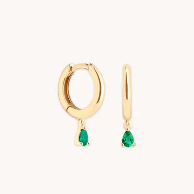 Astrid &amp; Miyu Emerald Pear Charm Huggies In Solid Gold