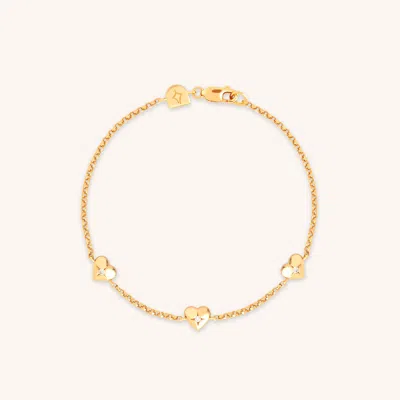 Astrid &amp; Miyu Heart Charm Bracelet In Gold