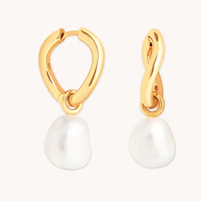 Astrid &amp; Miyu Infinity Pearl Charm Hoops In Gold