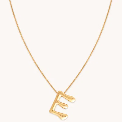Astrid &amp; Miyu Initial Pendant Necklace E In Gold
