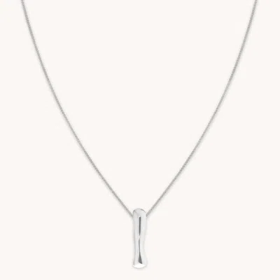 Astrid &amp; Miyu Initial Pendant Necklace I In Silver In Metallic