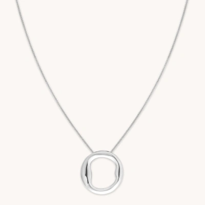 Astrid &amp; Miyu Initial Pendant Necklace O In Silver In White
