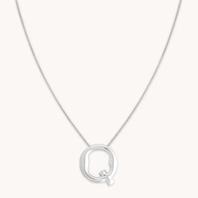 Astrid &amp; Miyu Initial Pendant Necklace Q In Silver In Metallic
