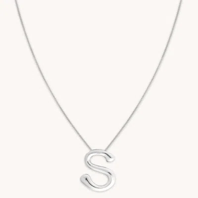 Astrid &amp; Miyu Initial Pendant Necklace S In Silver In Metallic