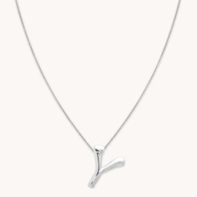 Astrid &amp; Miyu Initial Pendant Necklace Y In Silver In White