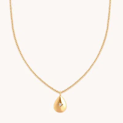 Astrid &amp; Miyu Pear Pendant Necklace In Gold