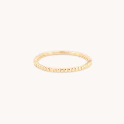 Astrid &amp; Miyu Ridged Band Ring In Solid Gold