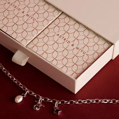 Astrid &amp; Miyu Round Link Bracelet