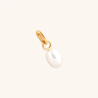 Astrid &amp; Miyu Small Pearl Charm In Gold