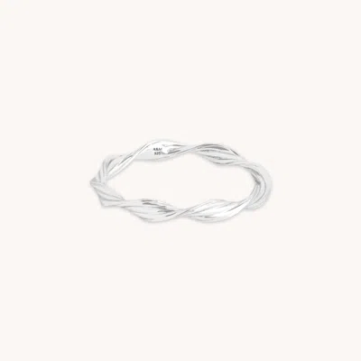 Astrid &amp; Miyu Twist Band Ring In Metallic