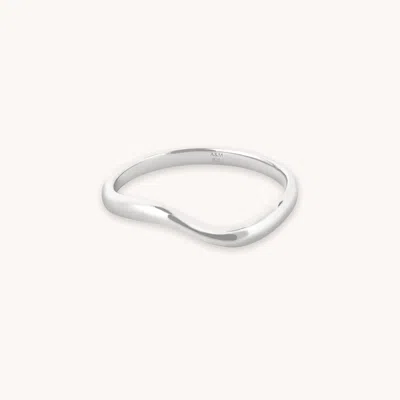 Astrid &amp; Miyu Wave Ring In Silver In Metallic