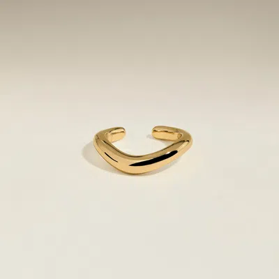 Astrid & Miyu Wave Ear Cuff In Gold