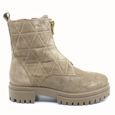 Ateliers Carson Combat Boot In Taupe Suede In Brown