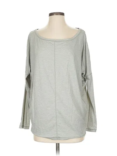 Pre-owned Athleta 3/4 Sleeve T-shirt In Gray