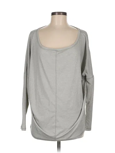 Pre-owned Athleta 3/4 Sleeve T-shirt In Gray