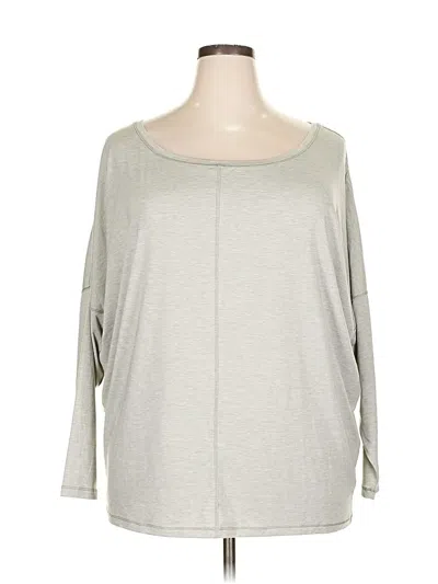 Pre-owned Athleta 3/4 Sleeve T-shirt In Gray