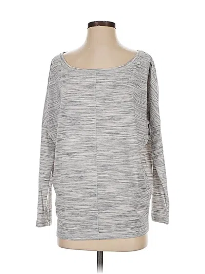 Pre-owned Athleta 3/4 Sleeve T-shirt In Gray