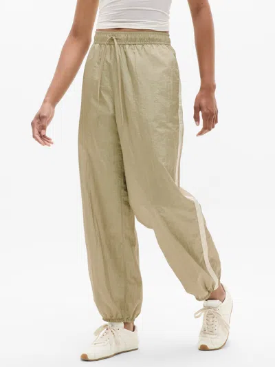 Athleta Daybreak Mid Rise Parachute Pant