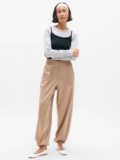 Athleta Featherweight Satin Pant In Savanna