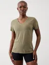 Athleta Getaway Linen Blend V-neck Tee In Olive Branch