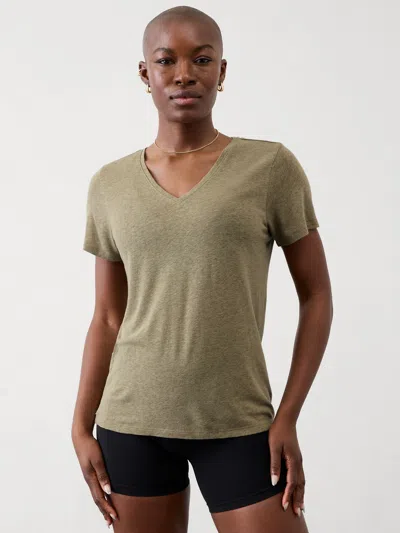Athleta Getaway Linen Blend V-neck Tee In Olive Branch