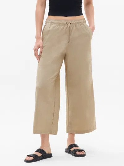 Athleta Midday Mid Rise Crop Pant In Ecru