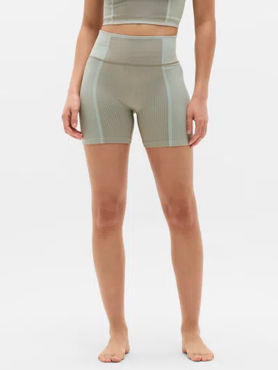Athleta Recharge Seamless 5" Short In Gray