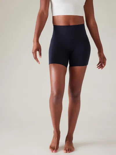 Athleta Salutation Stash 5 Short In Navy
