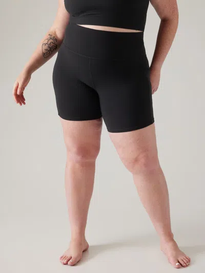Athleta Salutation Stash 5 Short In Black
