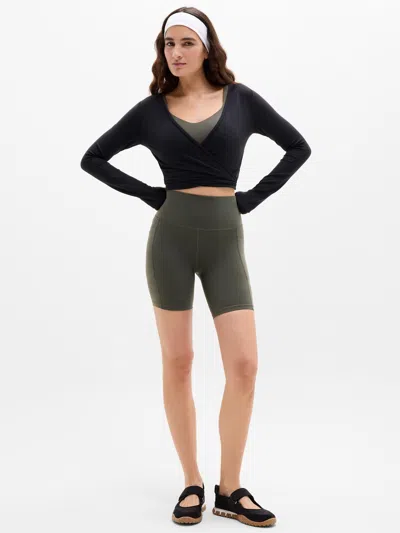 Athleta Salutation Stash High Rise 7" Short In Green