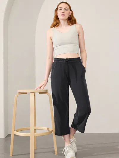 Athleta Seasoft Mid Rise Straight Crop In Black 2