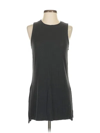 Pre-owned Athleta Sleeveless T-shirt In Black