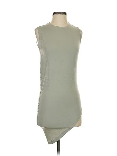 Pre-owned Athleta Sleeveless T-shirt In Green