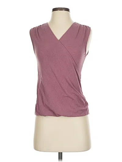 Pre-owned Athleta Sleeveless T-shirt In Burgundy